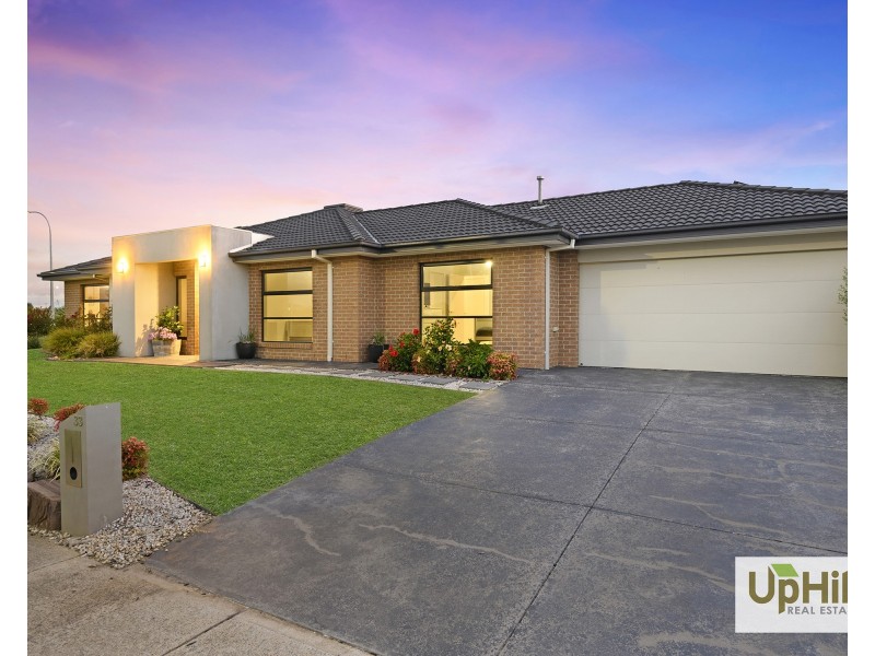 33 Reflections Boulevard, Clyde North VIC 3978