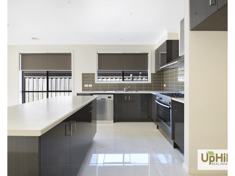 33 Belmont Crescent, Pakenham VIC 3810