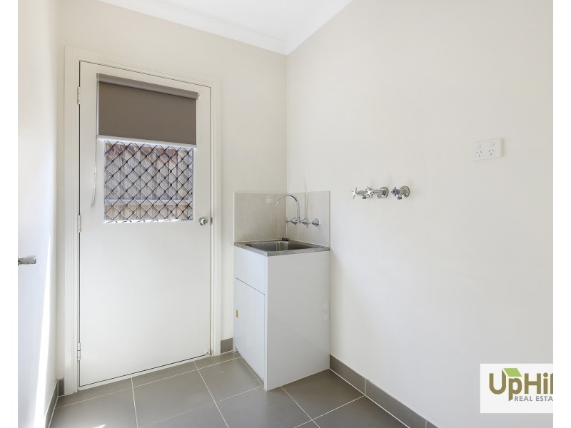 33 Belmont Crescent, Pakenham VIC 3810