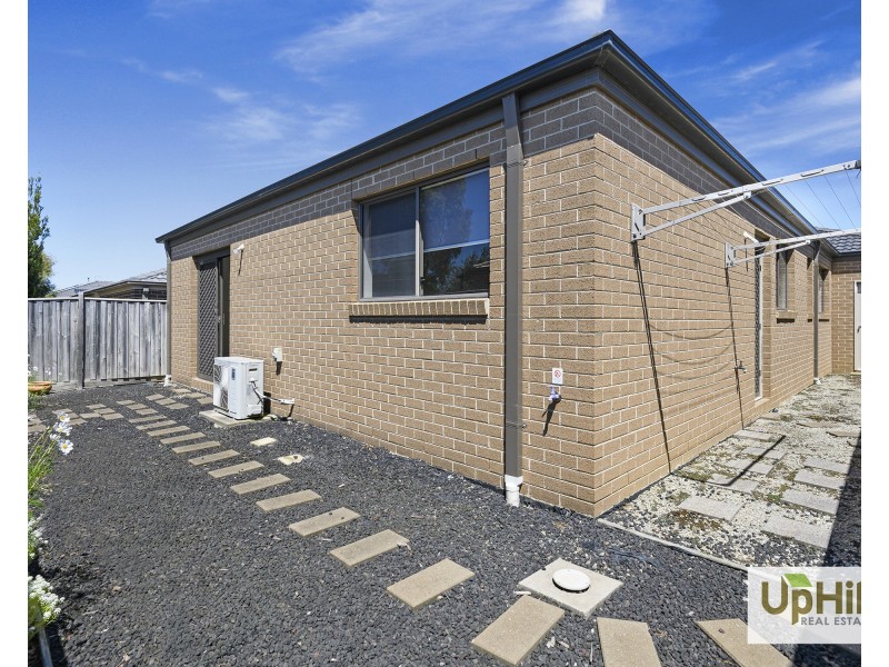 33 Belmont Crescent, Pakenham VIC 3810