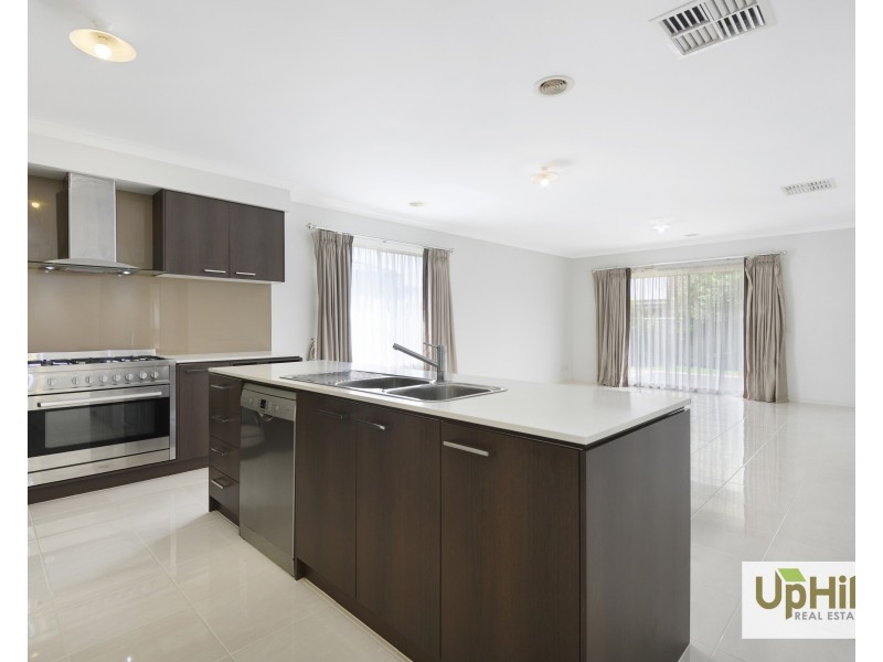 42 Fieldstone Crescent, Cranbourne North VIC 3977