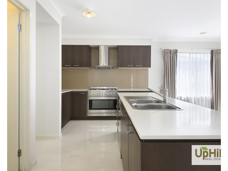 42 Fieldstone Crescent, Cranbourne North VIC 3977