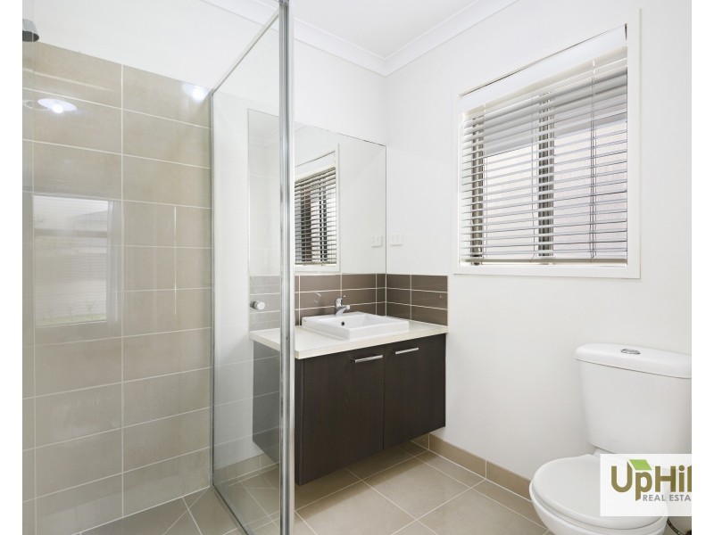 42 Fieldstone Crescent, Cranbourne North VIC 3977