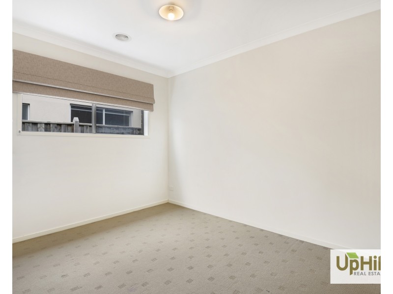 42 Fieldstone Crescent, Cranbourne North VIC 3977