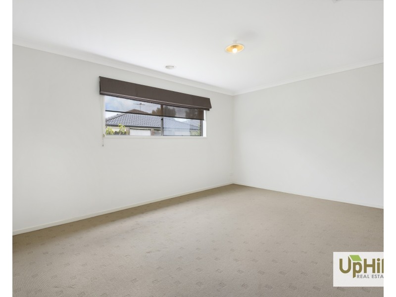 42 Fieldstone Crescent, Cranbourne North VIC 3977