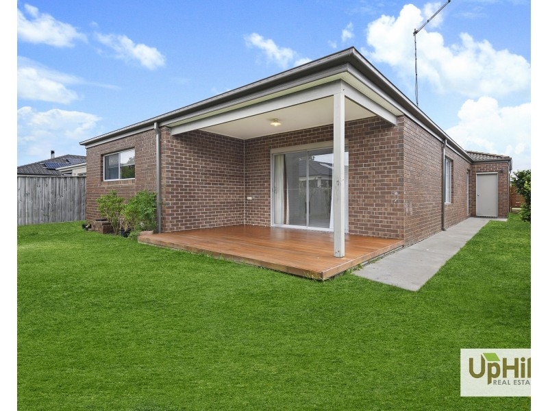 42 Fieldstone Crescent, Cranbourne North VIC 3977