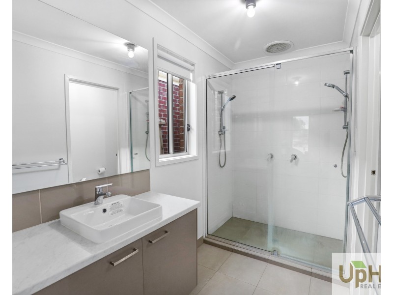 62 Chesney Circuit, Clyde VIC 3978