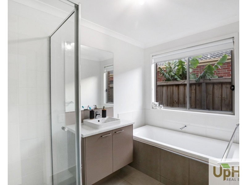 62 Chesney Circuit, Clyde VIC 3978