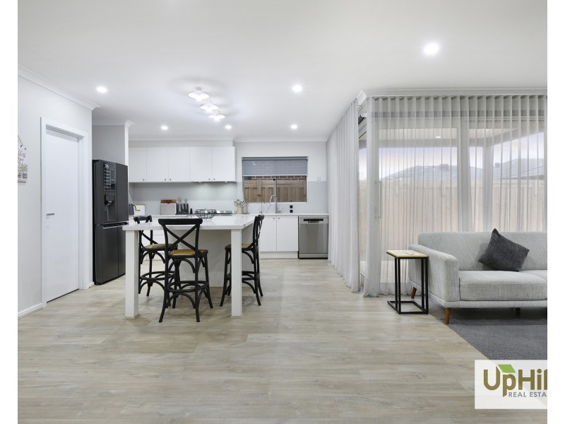 28 Sicily Road, Clyde VIC 3978