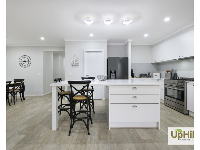 28 Sicily Road, Clyde VIC 3978