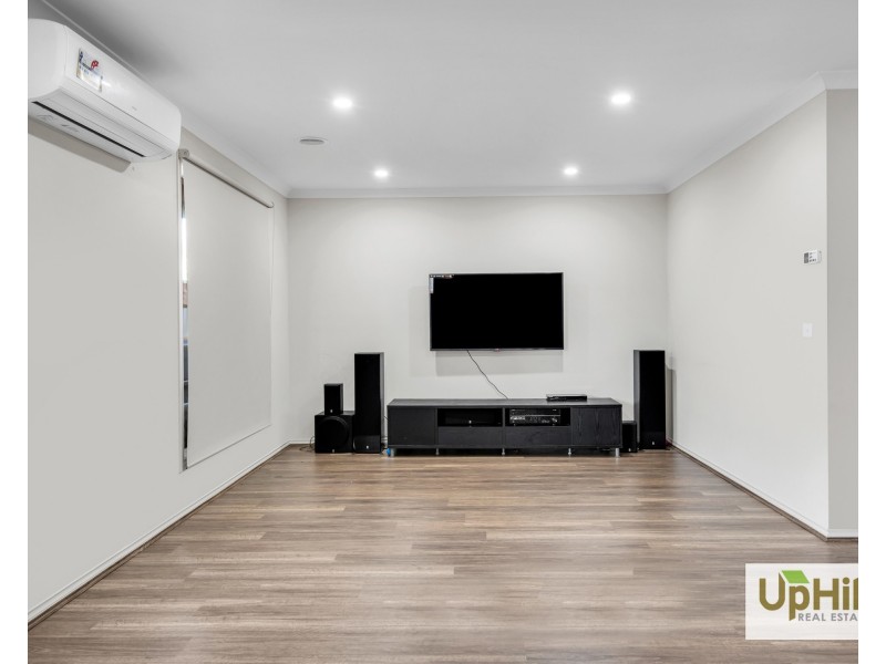 143 Lineham Drive, Cranbourne East VIC 3977