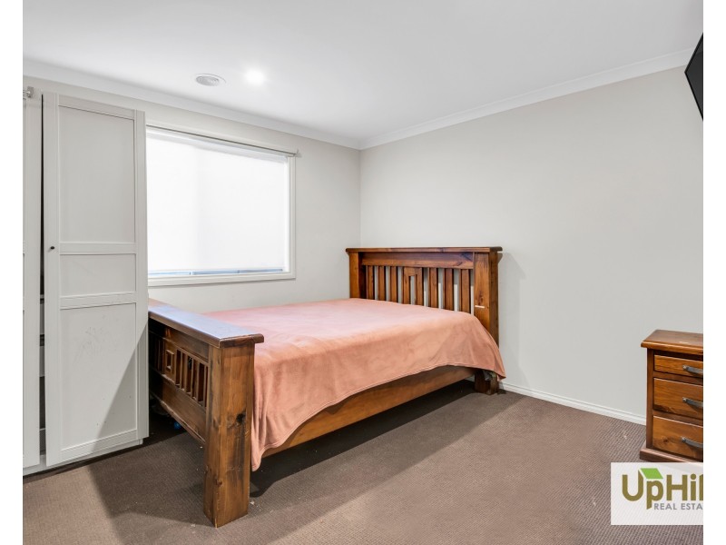 143 Lineham Drive, Cranbourne East VIC 3977