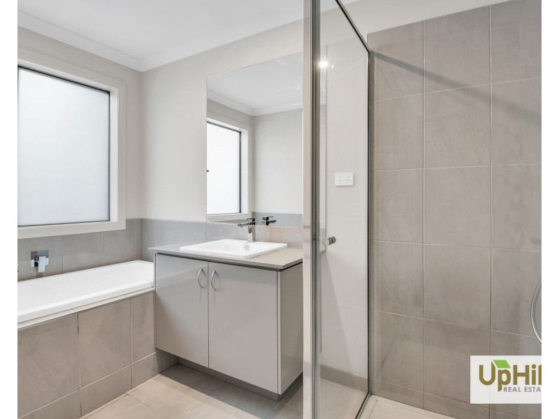 143 Lineham Drive, Cranbourne East VIC 3977