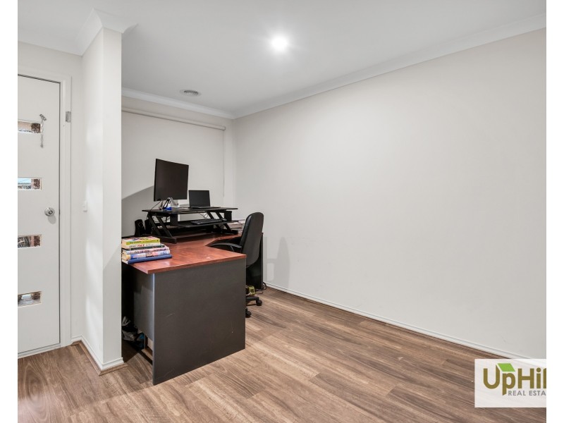143 Lineham Drive, Cranbourne East VIC 3977