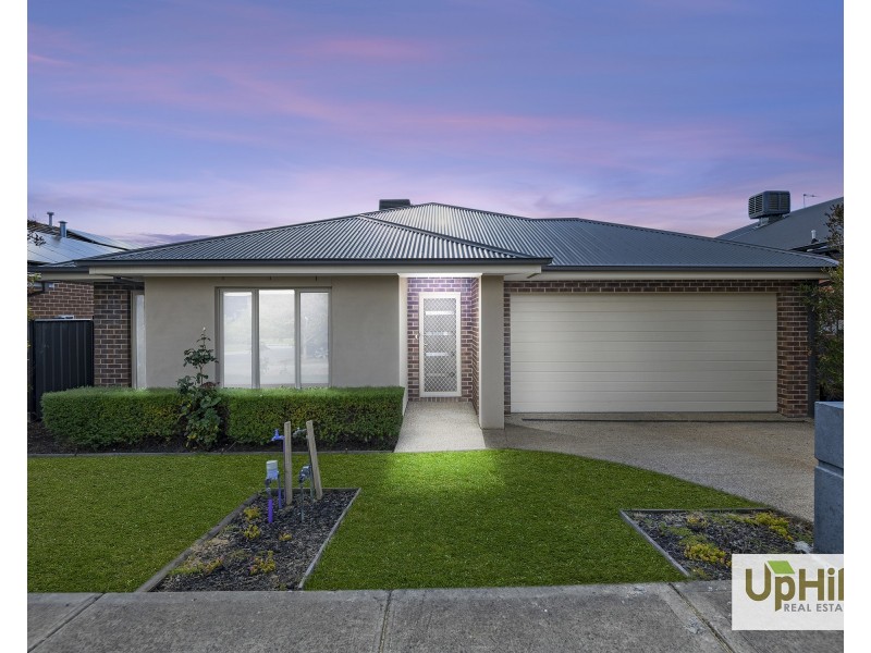 11 Calibre Circuit, Clyde North VIC 3978