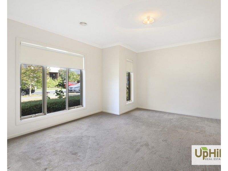 11 Calibre Circuit, Clyde North VIC 3978