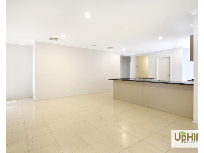 11 Calibre Circuit, Clyde North VIC 3978