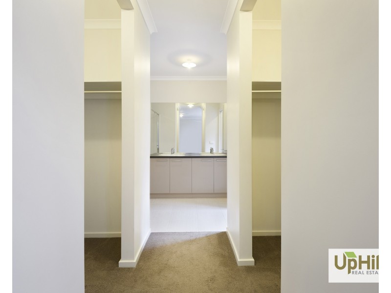 11 Calibre Circuit, Clyde North VIC 3978