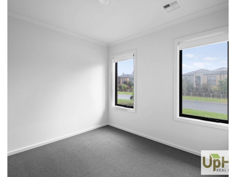 14 Harrison Way, Pakenham VIC 3810