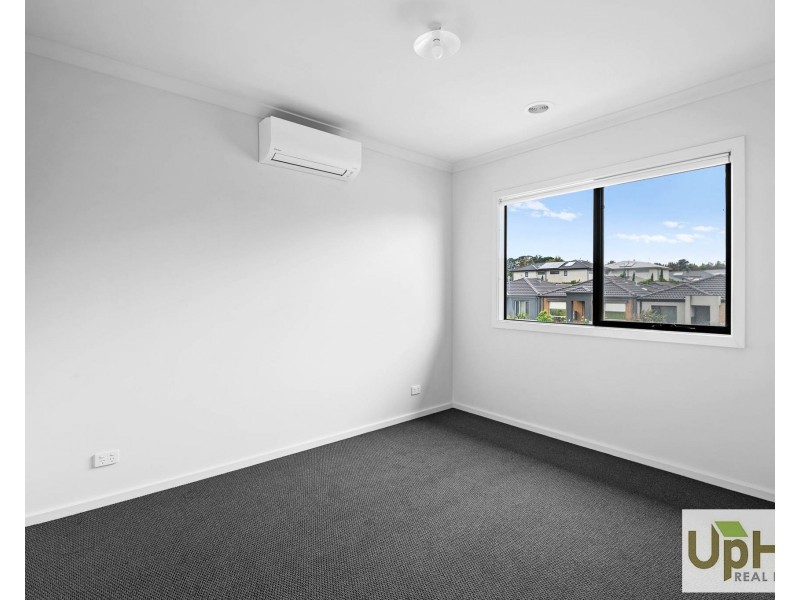 14 Harrison Way, Pakenham VIC 3810