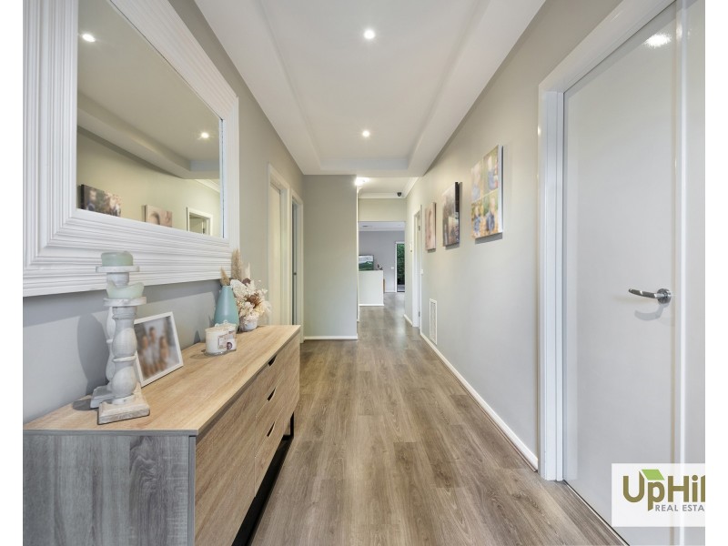 33 Hill Farm Drive, Clyde North VIC 3978