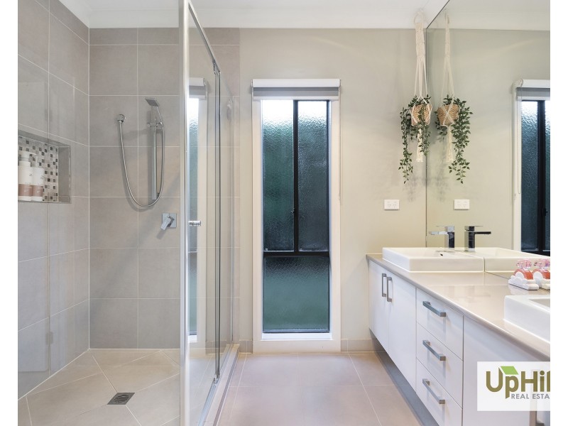 33 Hill Farm Drive, Clyde North VIC 3978