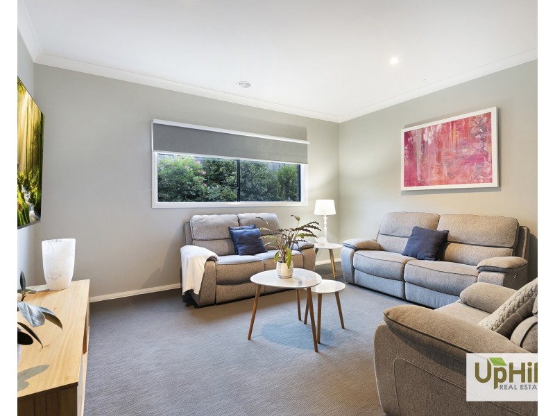 33 Hill Farm Drive, Clyde North VIC 3978