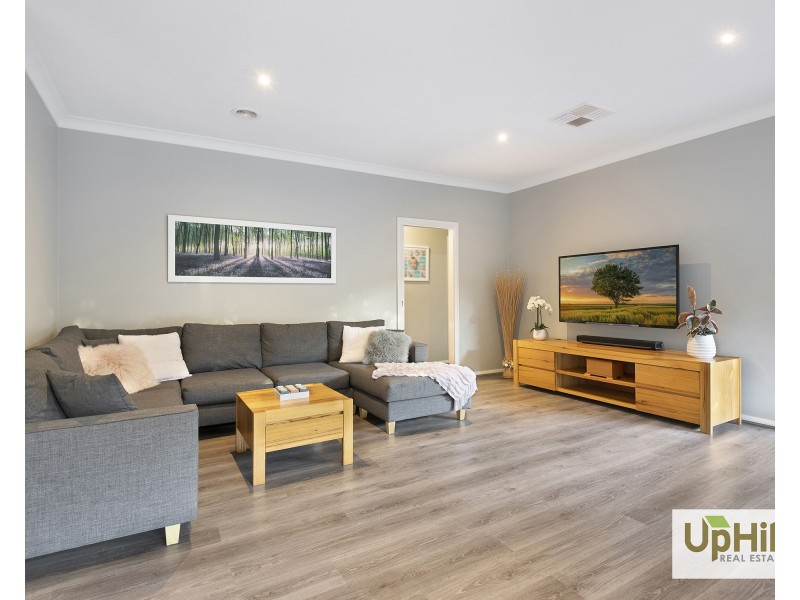 33 Hill Farm Drive, Clyde North VIC 3978