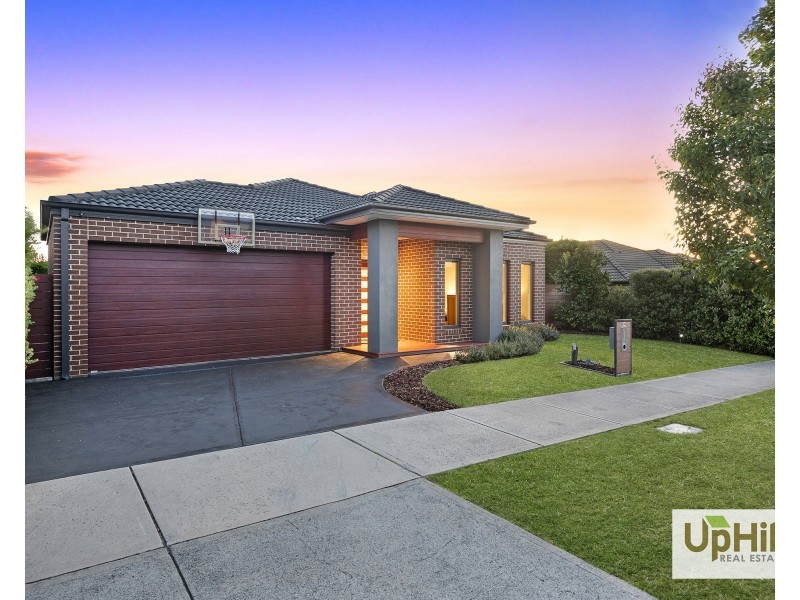 33 Hill Farm Drive, Clyde North VIC 3978