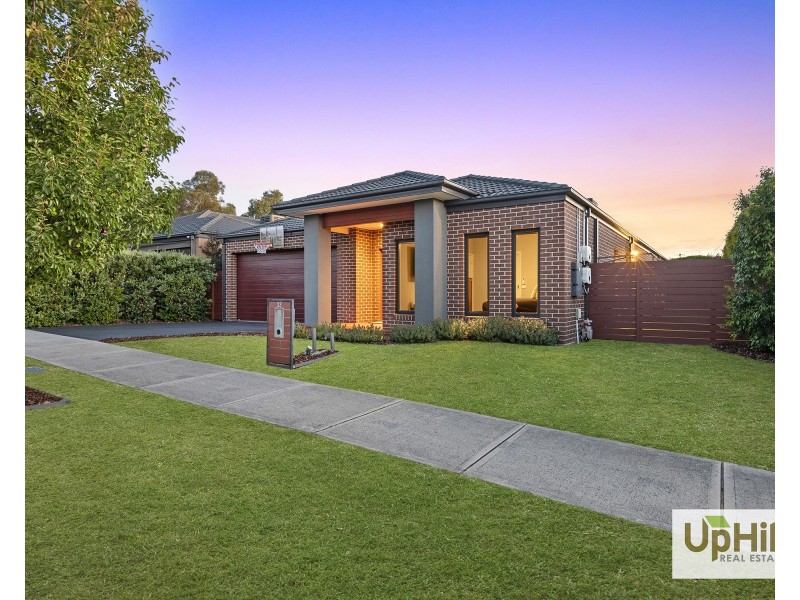 33 Hill Farm Drive, Clyde North VIC 3978