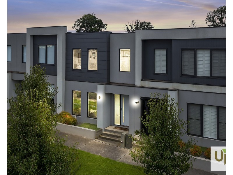 4 Supplejack Walk, Cranbourne North VIC 3977