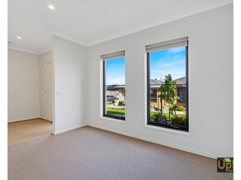 4 Supplejack Walk, Cranbourne North VIC 3977
