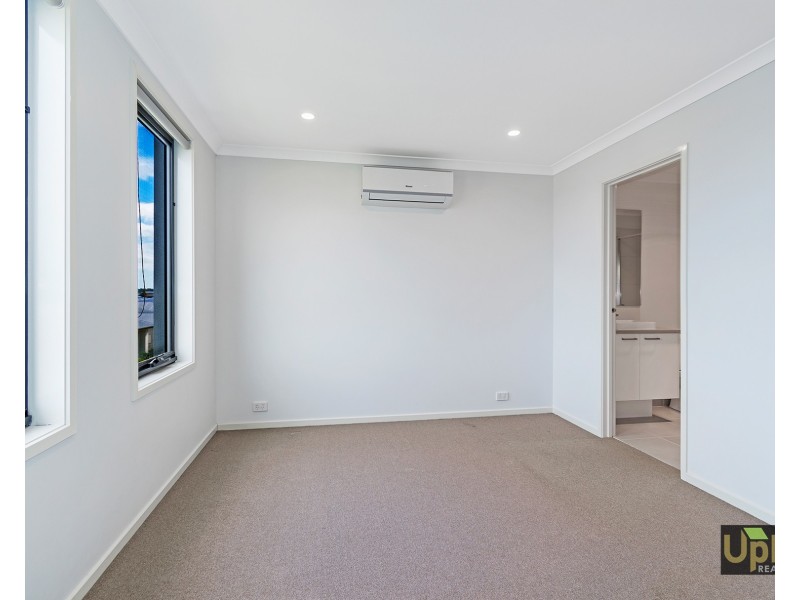 4 Supplejack Walk, Cranbourne North VIC 3977