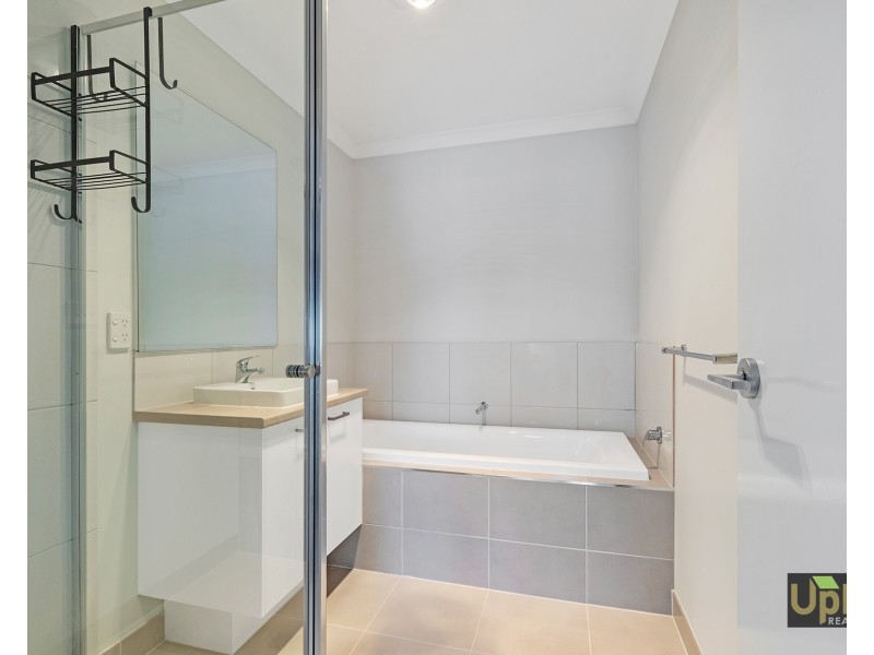 4 Supplejack Walk, Cranbourne North VIC 3977