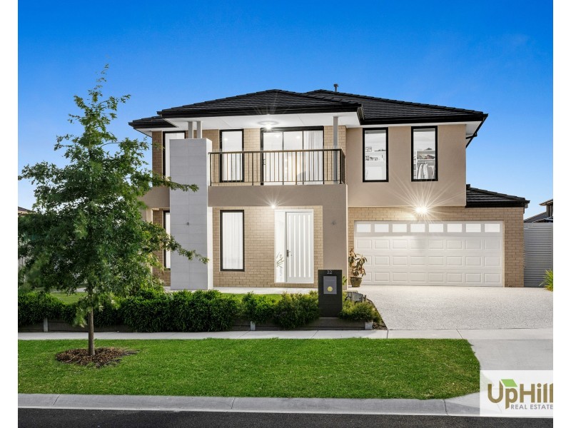 32 Casa Circuit, Clyde North VIC 3978