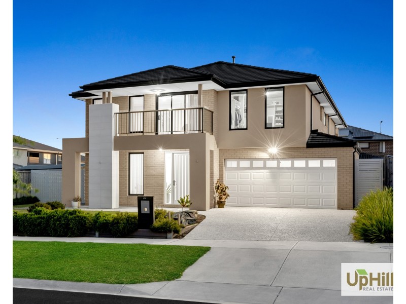 32 Casa Circuit, Clyde North VIC 3978