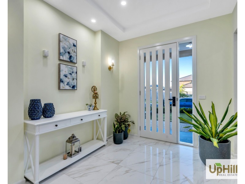 32 Casa Circuit, Clyde North VIC 3978