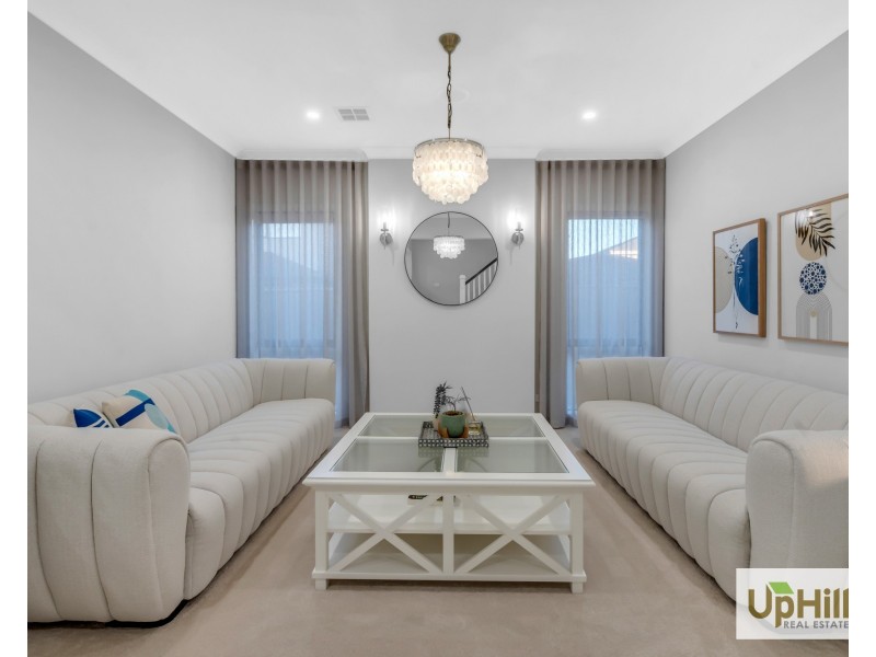 32 Casa Circuit, Clyde North VIC 3978