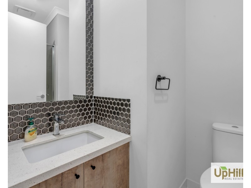 32 Casa Circuit, Clyde North VIC 3978