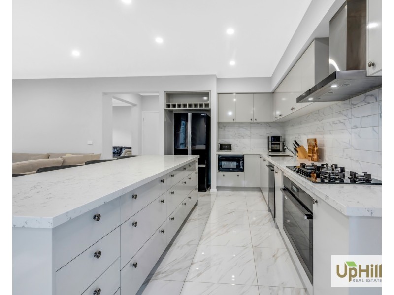 32 Casa Circuit, Clyde North VIC 3978