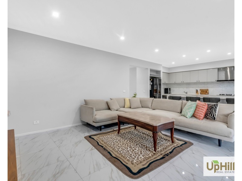 32 Casa Circuit, Clyde North VIC 3978