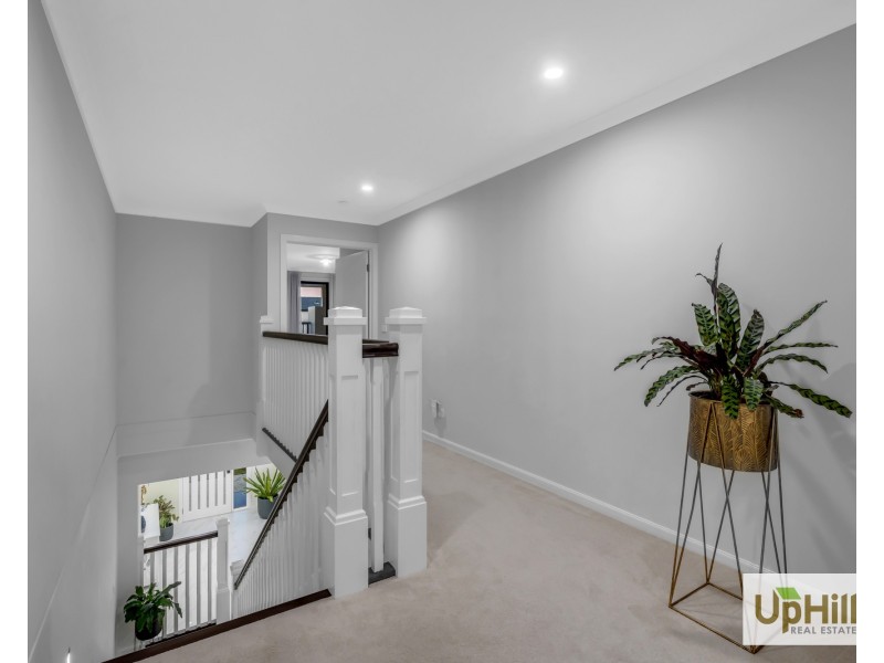 32 Casa Circuit, Clyde North VIC 3978