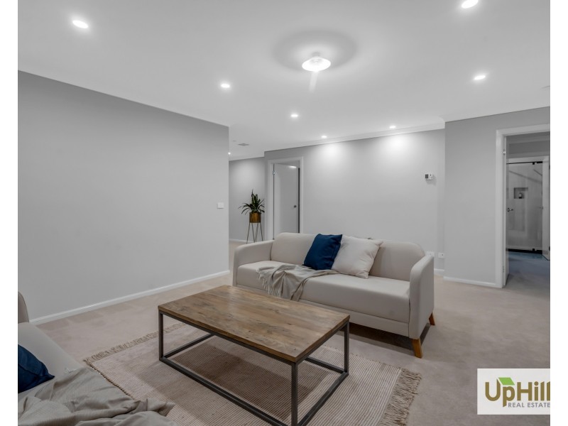 32 Casa Circuit, Clyde North VIC 3978
