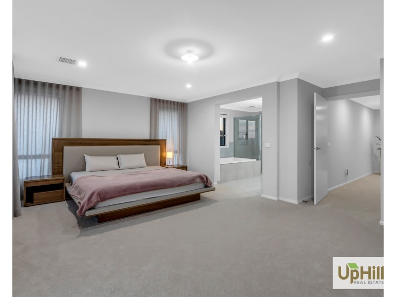 32 Casa Circuit, Clyde North VIC 3978