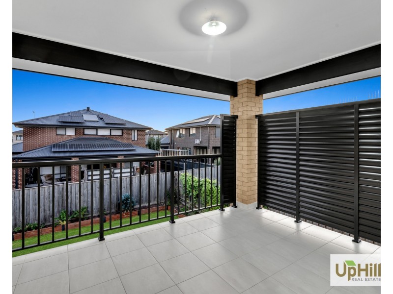 32 Casa Circuit, Clyde North VIC 3978