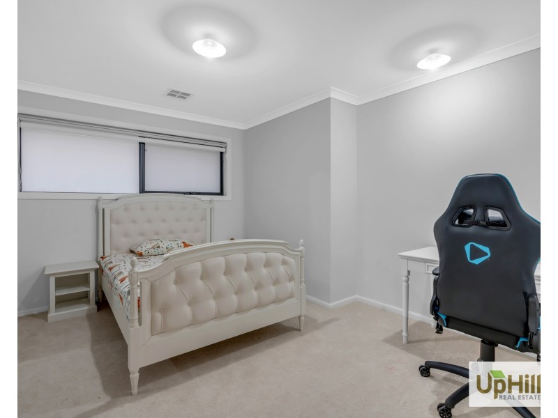 32 Casa Circuit, Clyde North VIC 3978