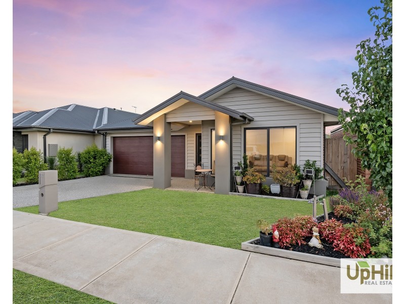 32 Hearthstone Circuit, Clyde North VIC 3978