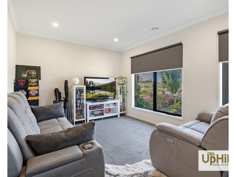 32 Hearthstone Circuit, Clyde North VIC 3978