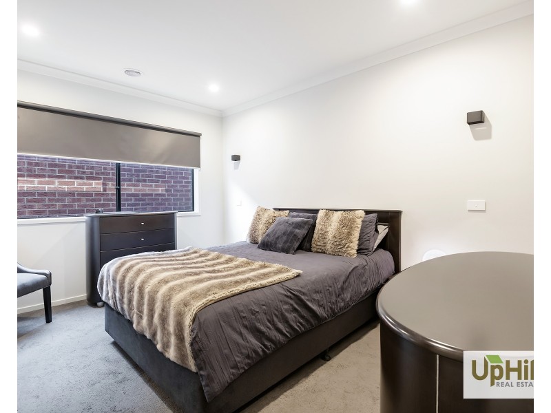 32 Hearthstone Circuit, Clyde North VIC 3978