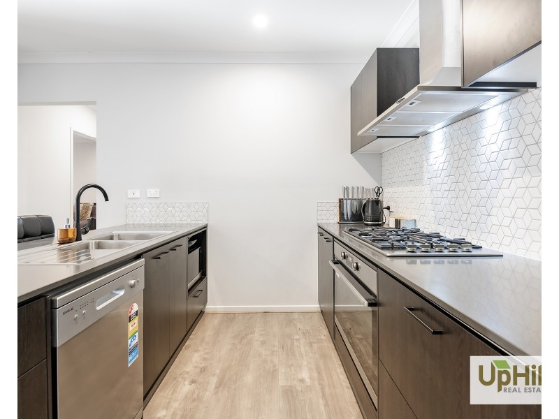 32 Hearthstone Circuit, Clyde North VIC 3978